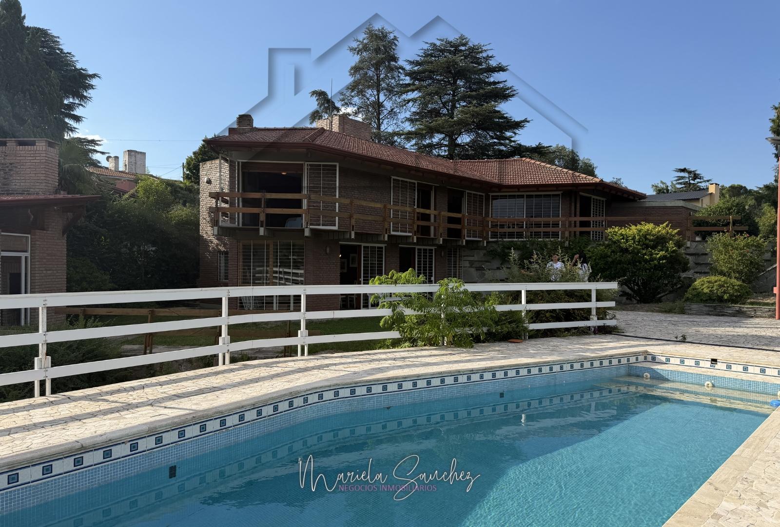 VILLA DEL LAGO CON COSTA